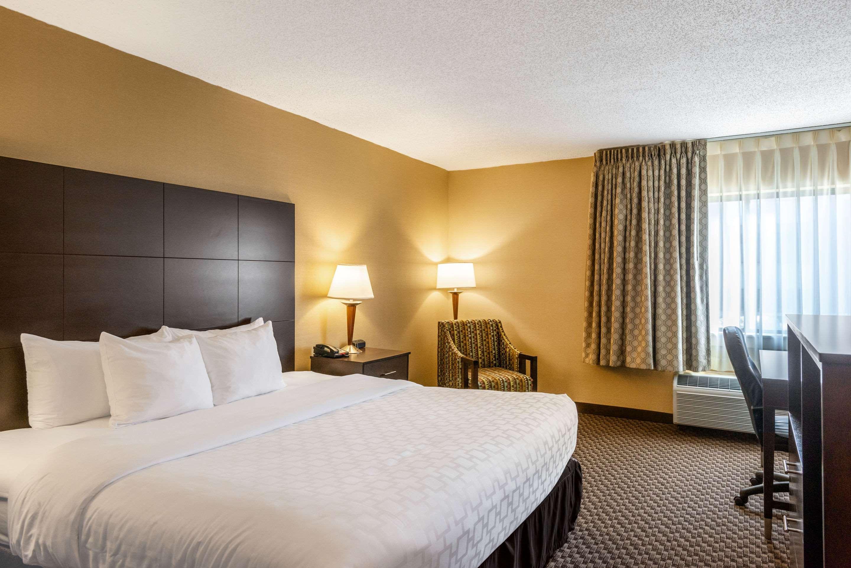 Hotel Clarion Pointe Harrisonburg Exterior foto