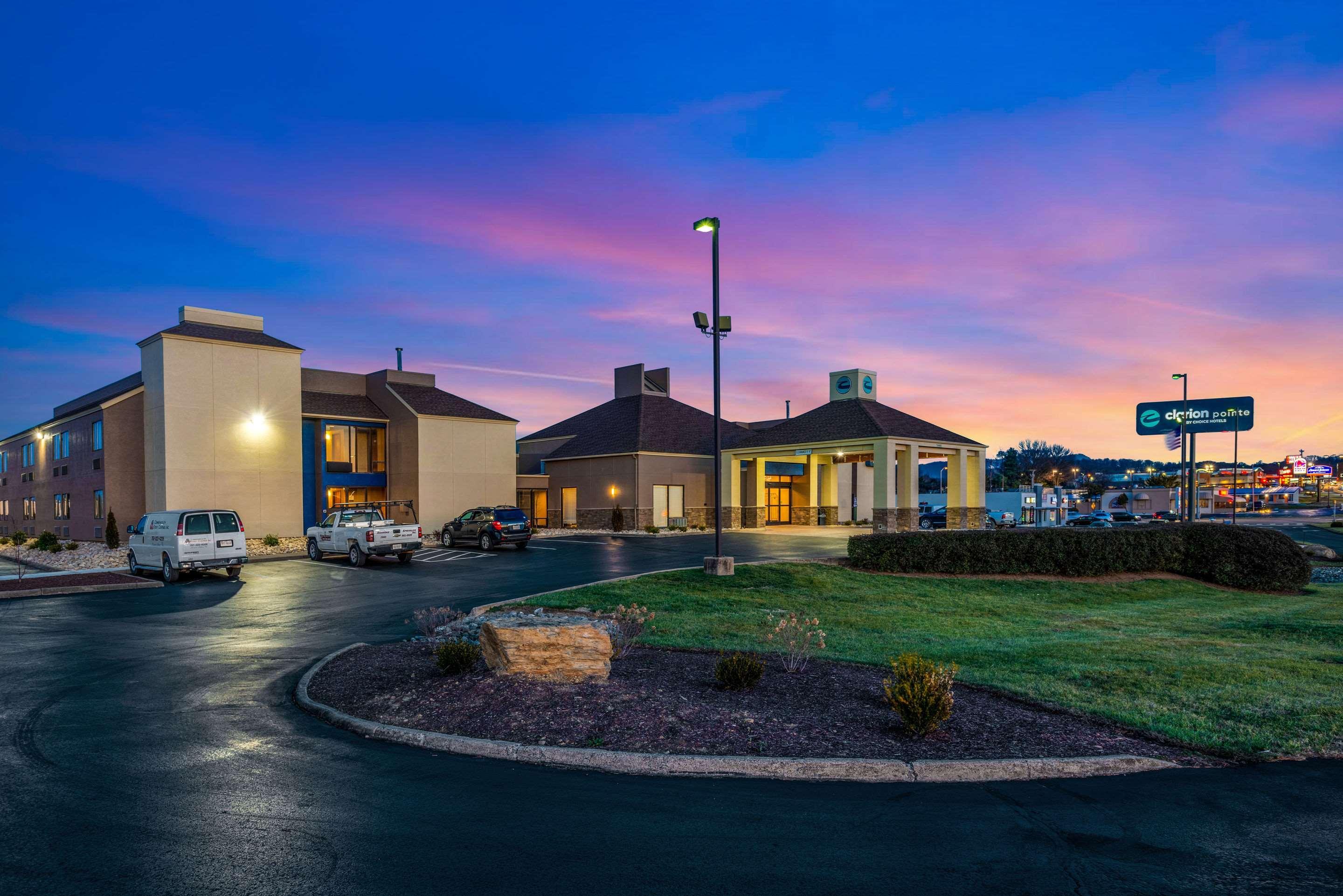 Hotel Clarion Pointe Harrisonburg Exterior foto