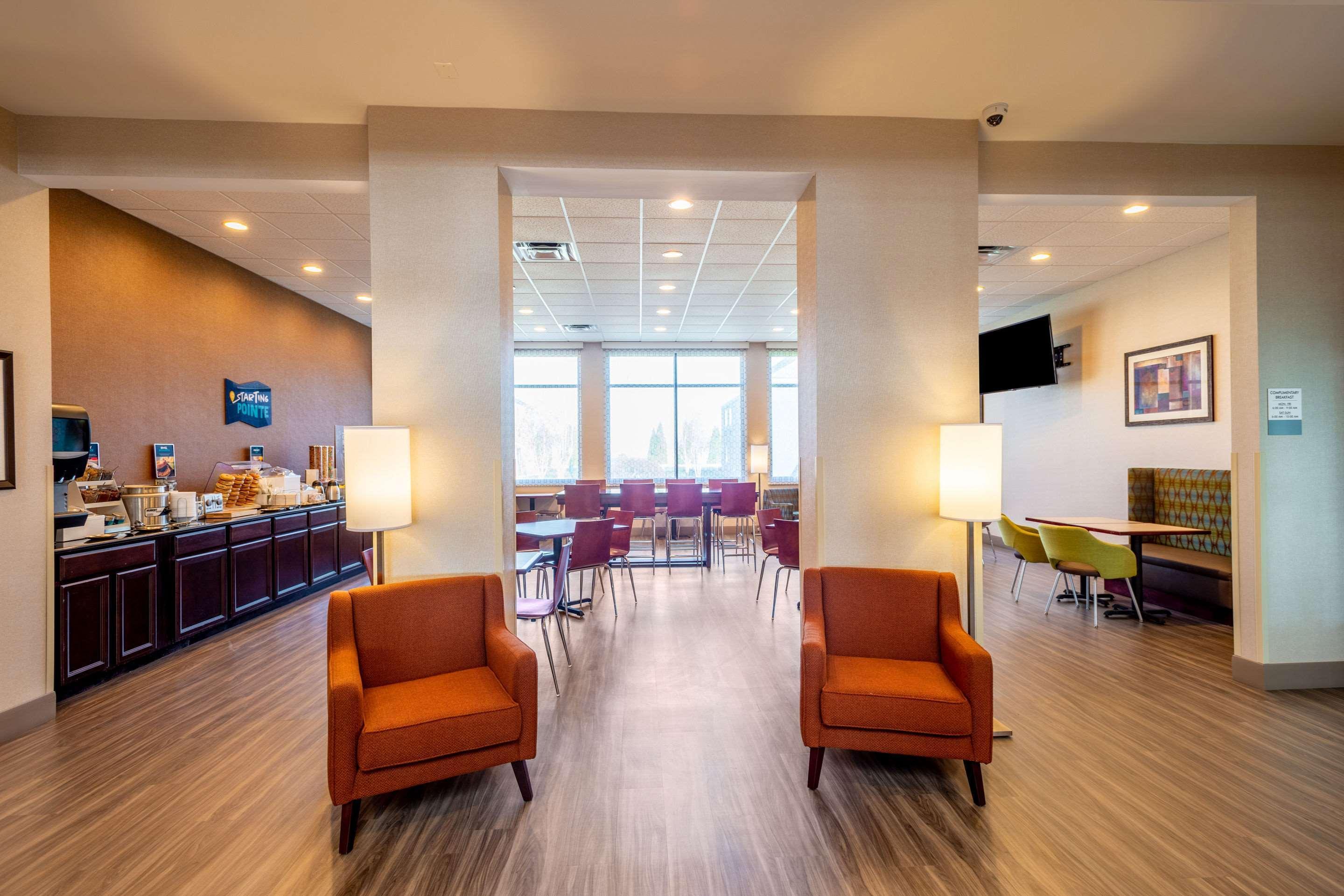Hotel Clarion Pointe Harrisonburg Exterior foto