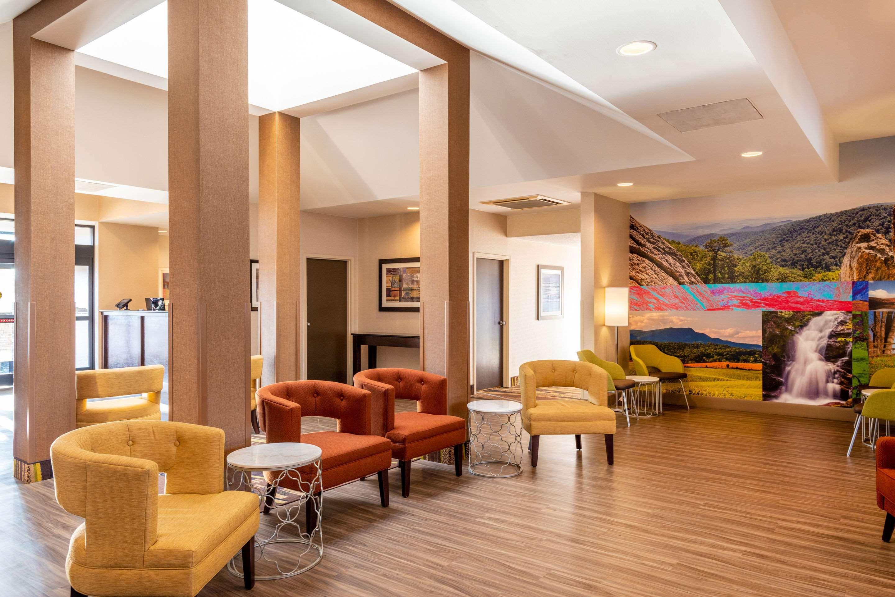 Hotel Clarion Pointe Harrisonburg Exterior foto