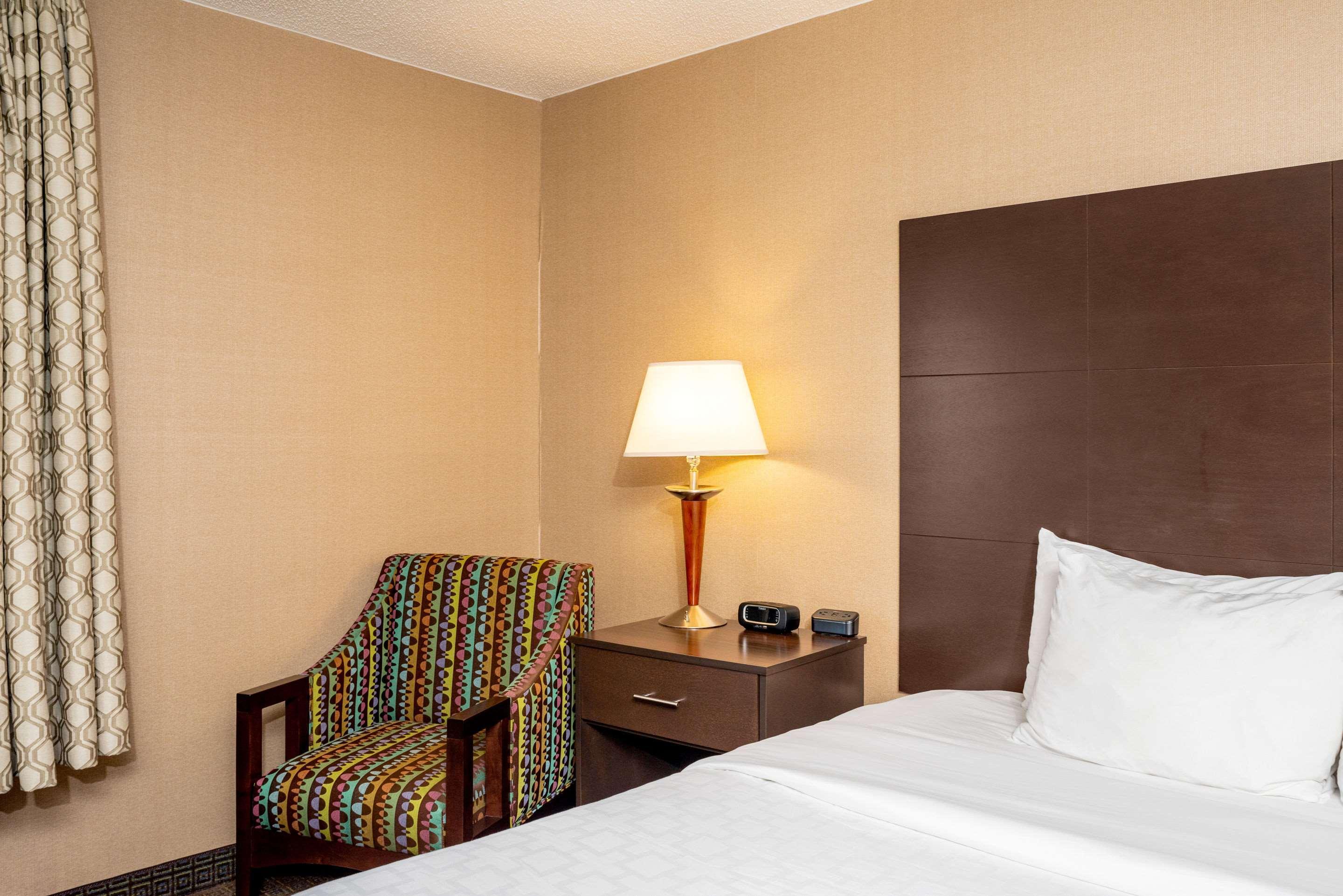 Hotel Clarion Pointe Harrisonburg Exterior foto