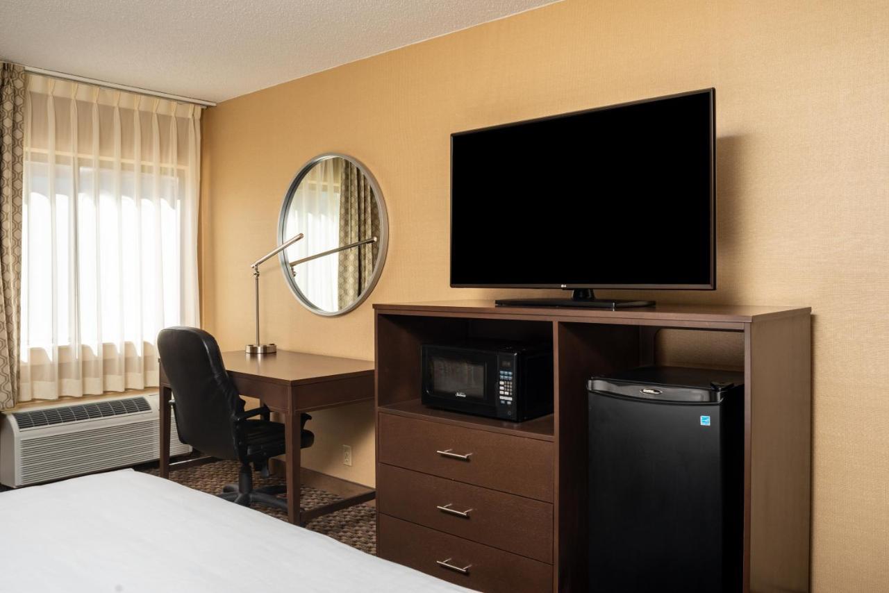 Hotel Clarion Pointe Harrisonburg Exterior foto