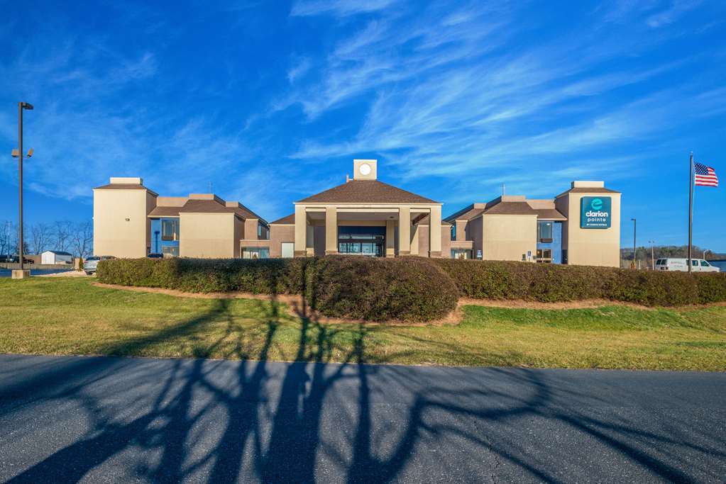 Hotel Clarion Pointe Harrisonburg Exterior foto